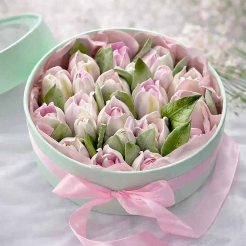 Коробка с тюльпанами (21 см)